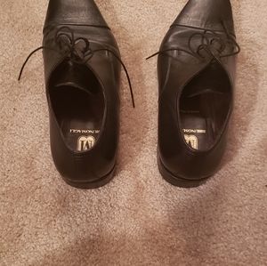 Black dress shoes